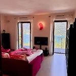 Como-blevio View + Private Garage Lägenhet *